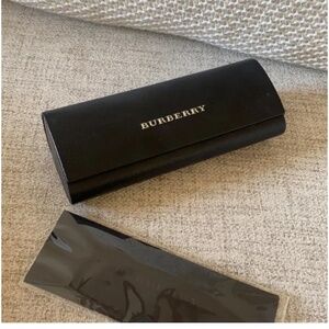 🪞 NEW Authentic Burberry pebbled leather hard case and cloth set